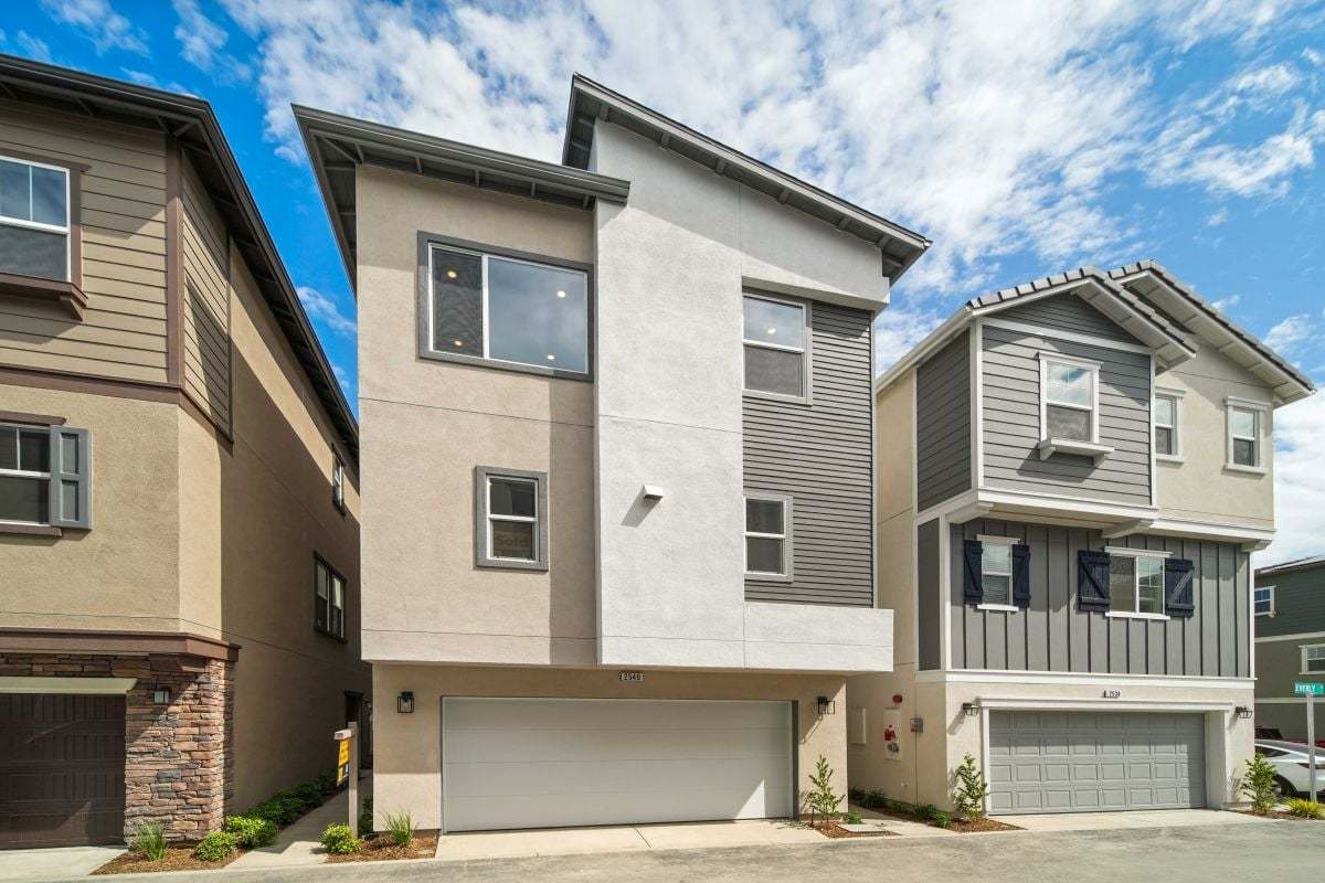 Exterior:Front exterior