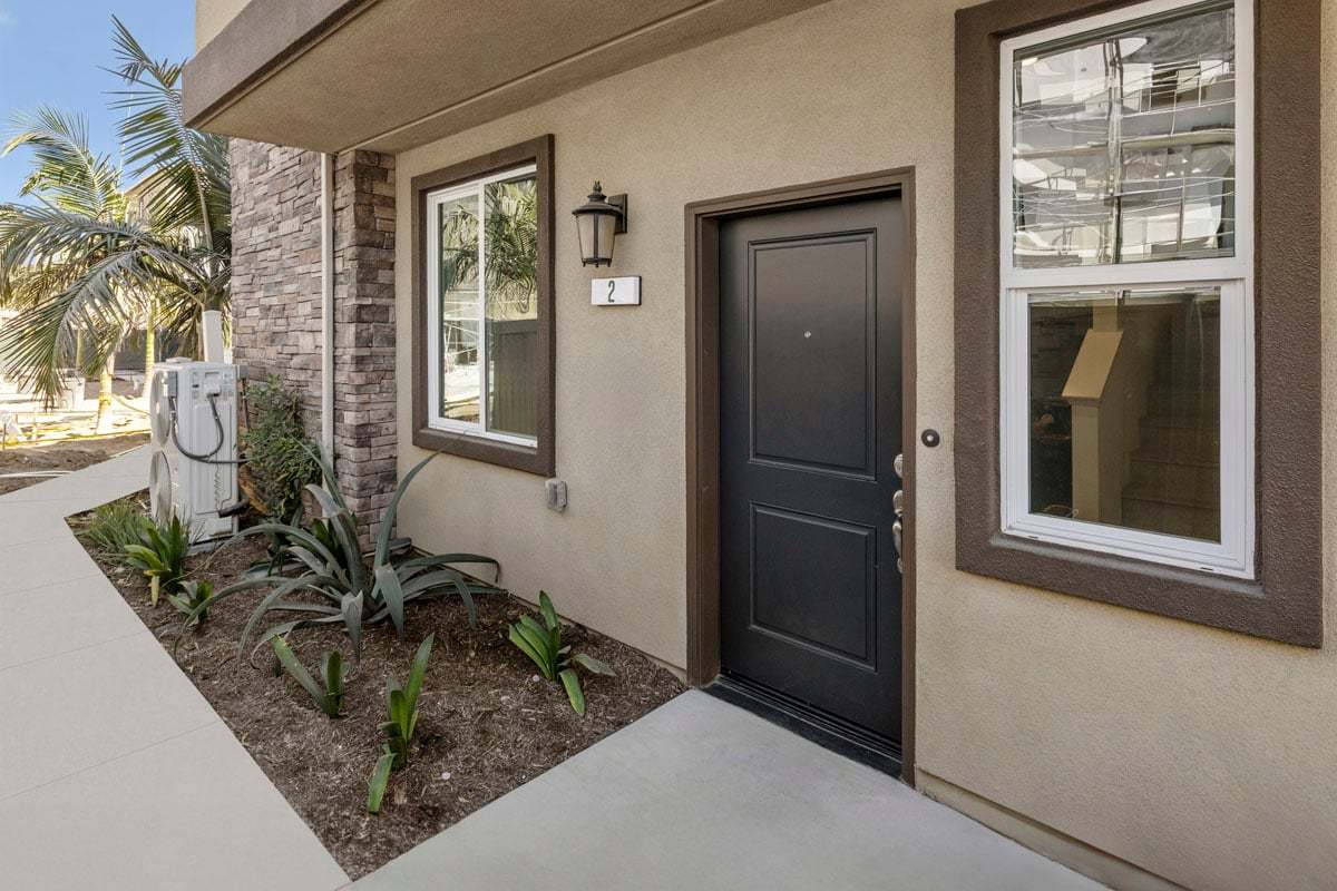 Exterior:Front exterior