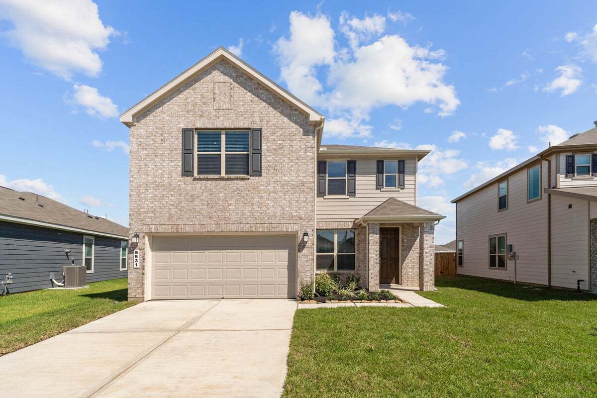 Exterior:Front exterior