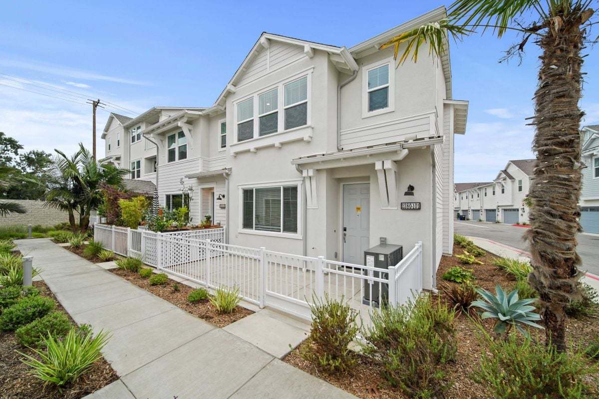 Exterior:Front exterior