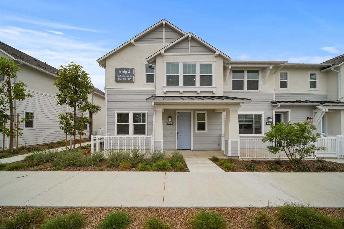 Exterior:Front exterior