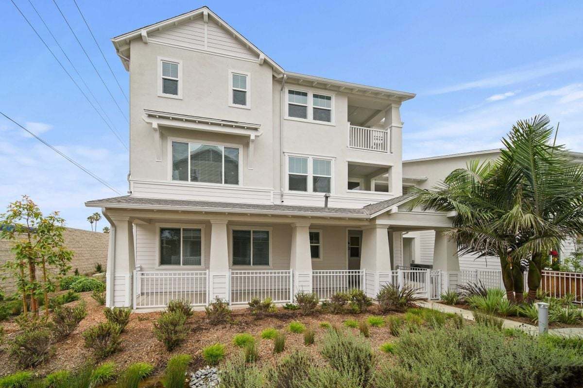 Exterior:Front exterior