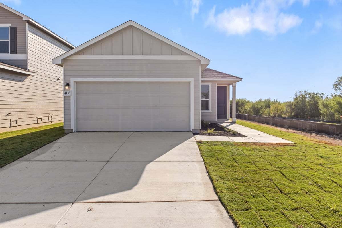 Exterior:Front exterior