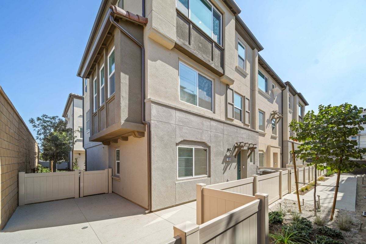 Exterior:Front exterior