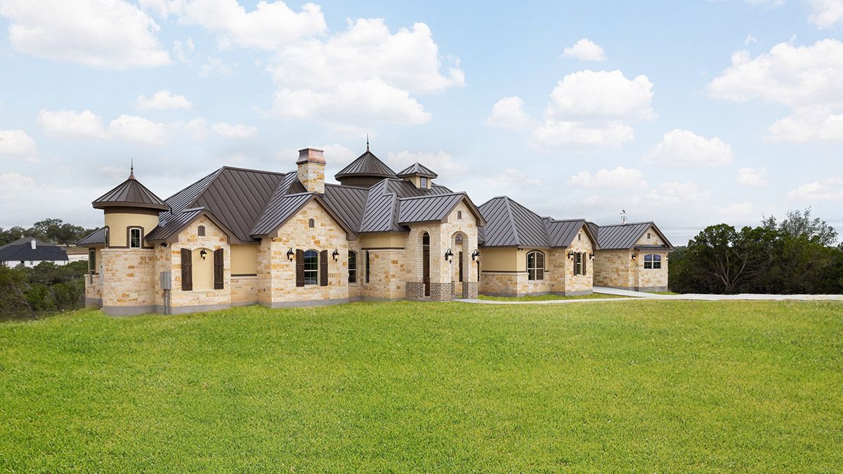 KC Custom Homes,78132