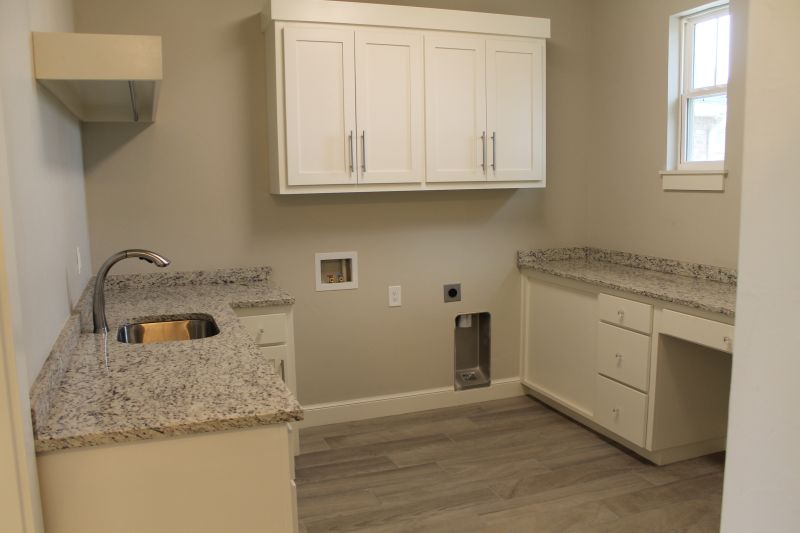 KD Custom Homes,73179