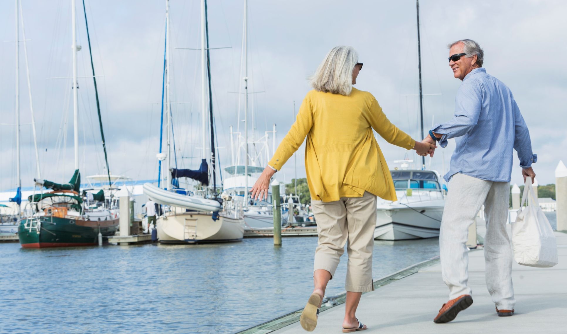 couple on chesapeake bay in maryland