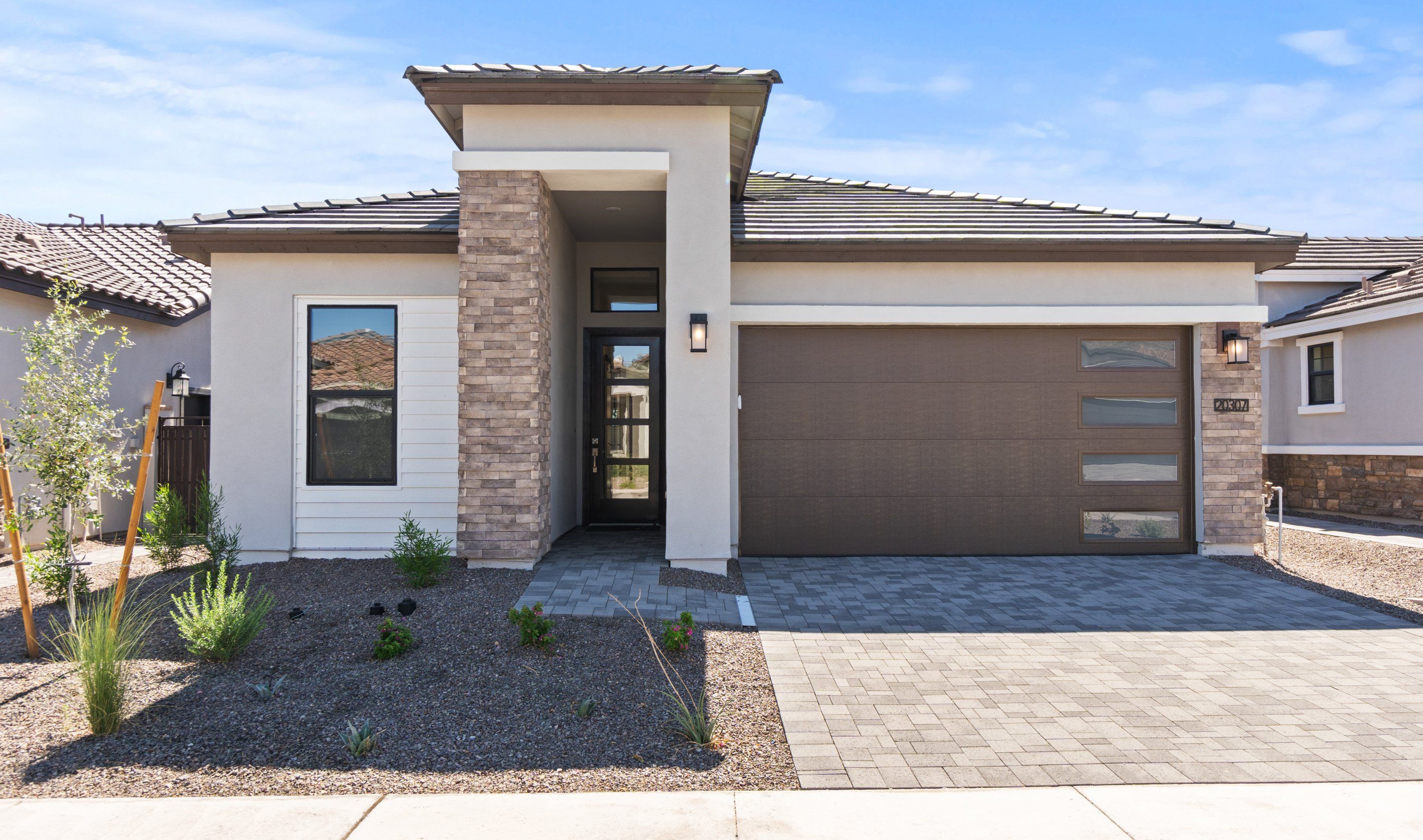 Exterior:Clyde III Modern Prairie ZA