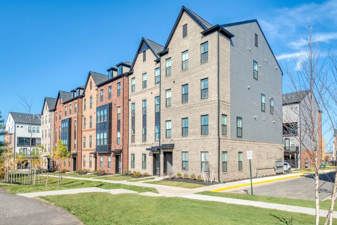 Exterior:Luxurious Condominiums