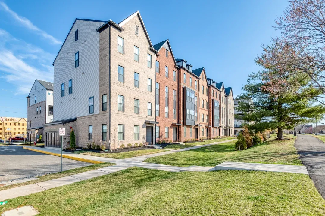 Exterior:Luxurious Condominiums