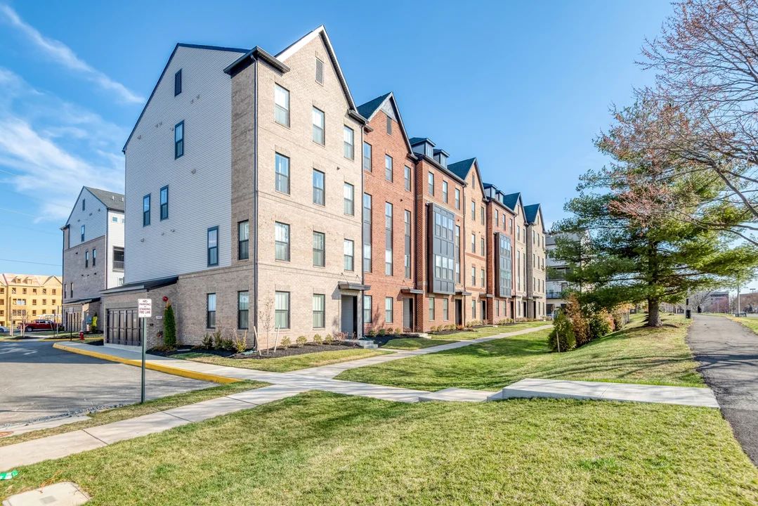 Exterior:Luxurious Condominiums