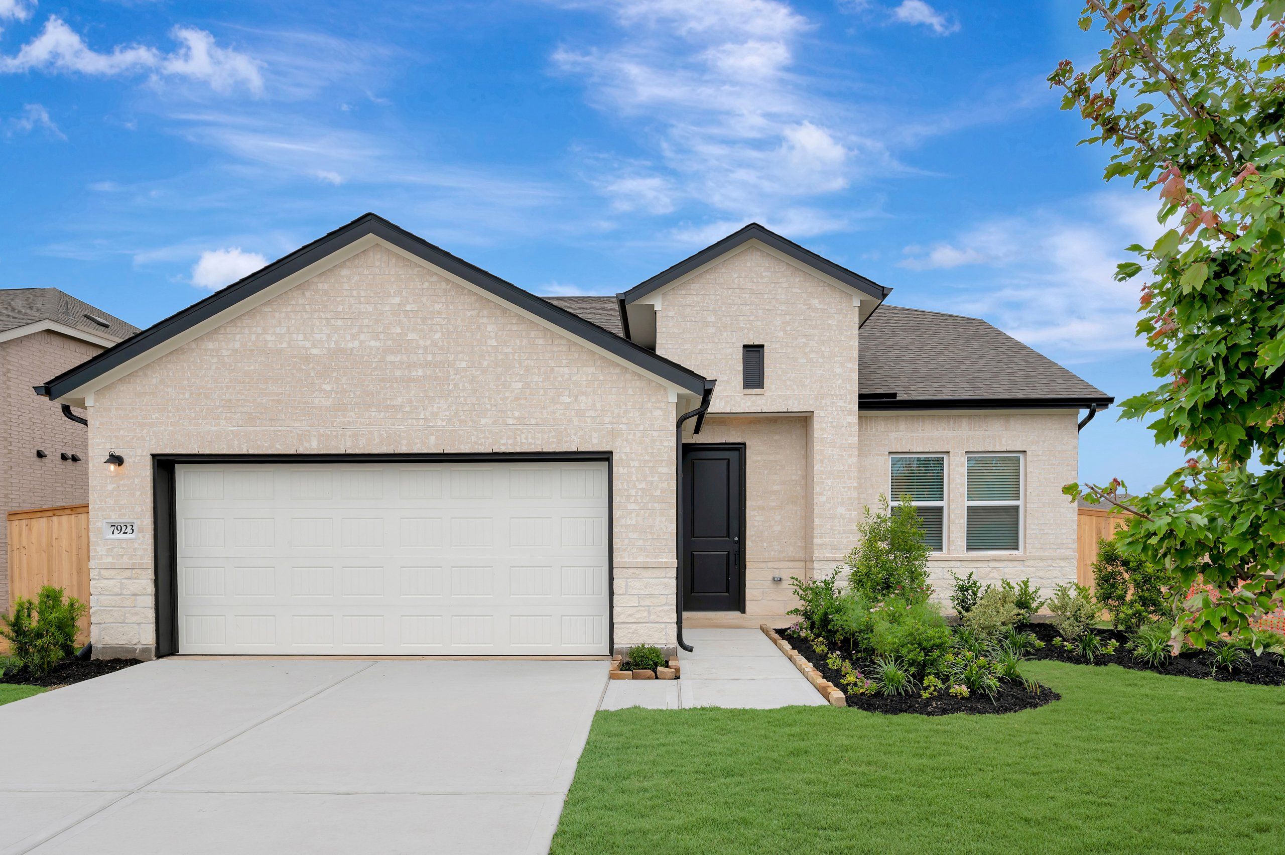 Exterior:Honeysuckle II SA