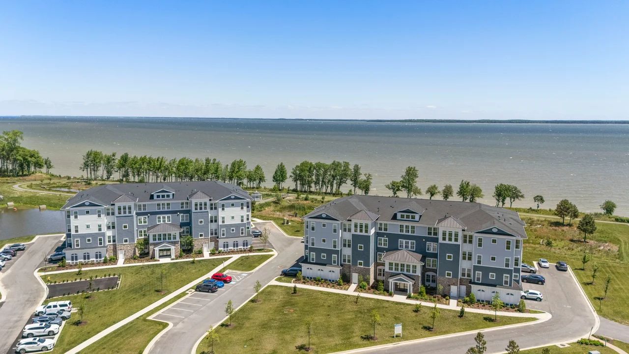 Exterior:Luxurious Condominiums