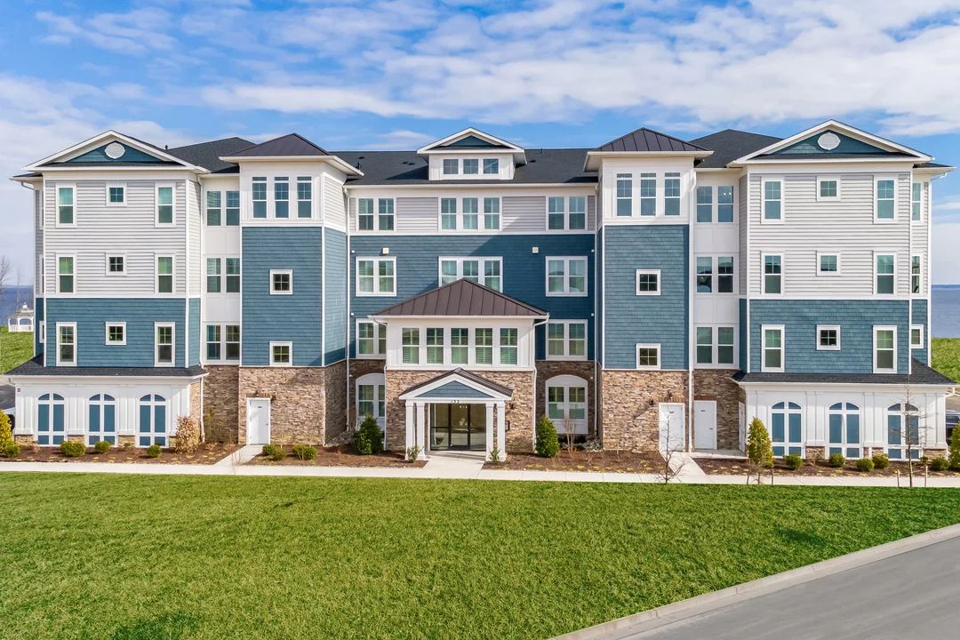 Exterior:Luxurious Condominiums