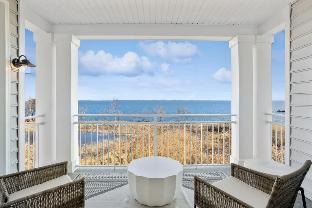 Exterior:Balcony
