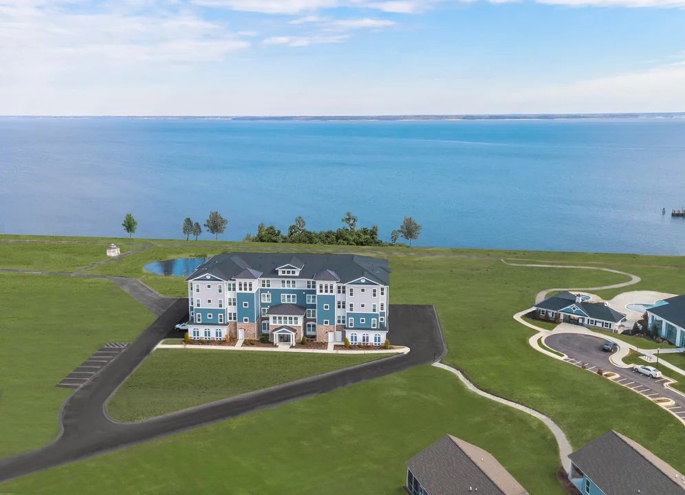 Exterior:Luxurious Condominiums