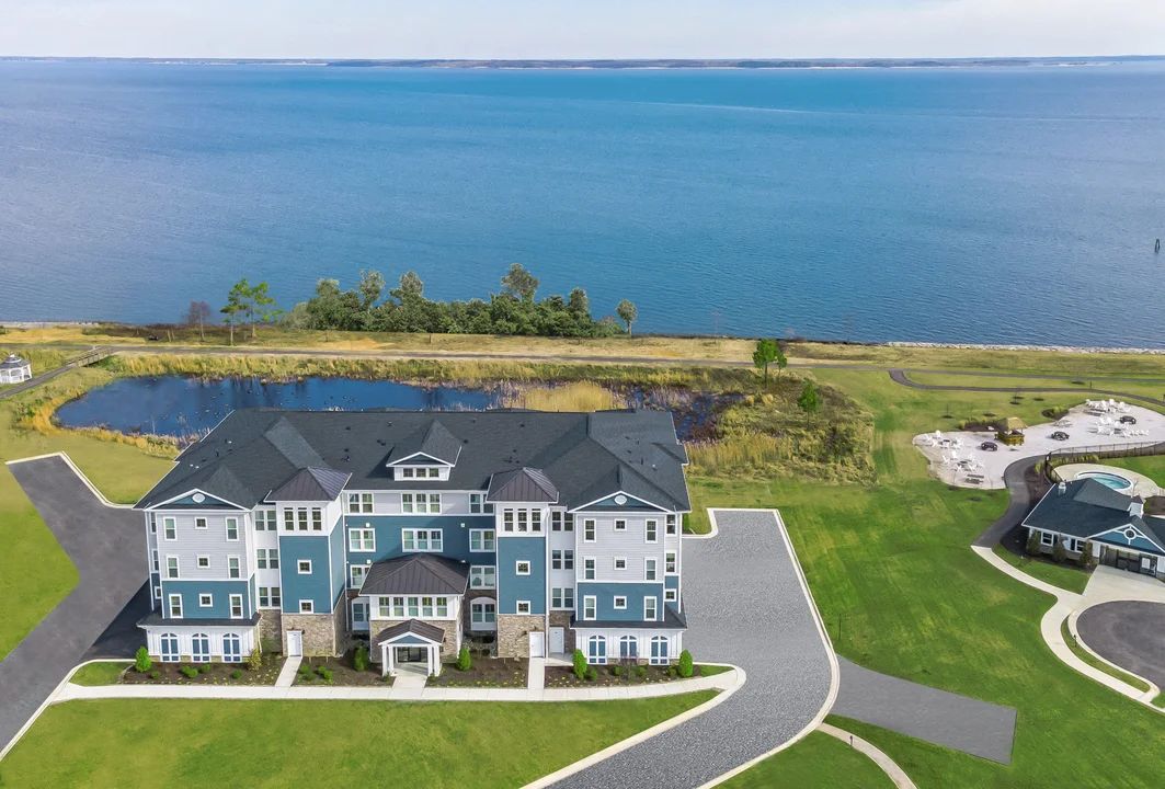 Exterior:Luxurious Condominiums