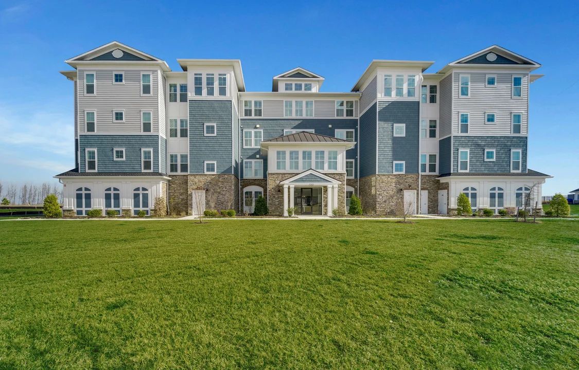 Exterior:Luxurious Condominiums