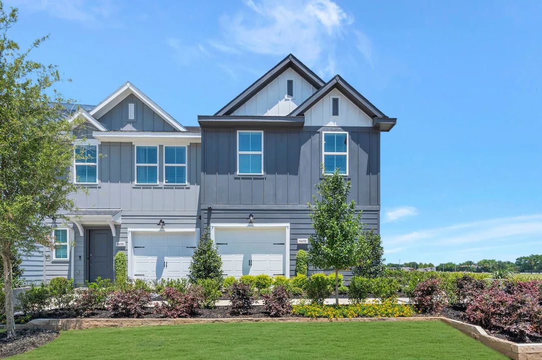 Exterior:Celina QR