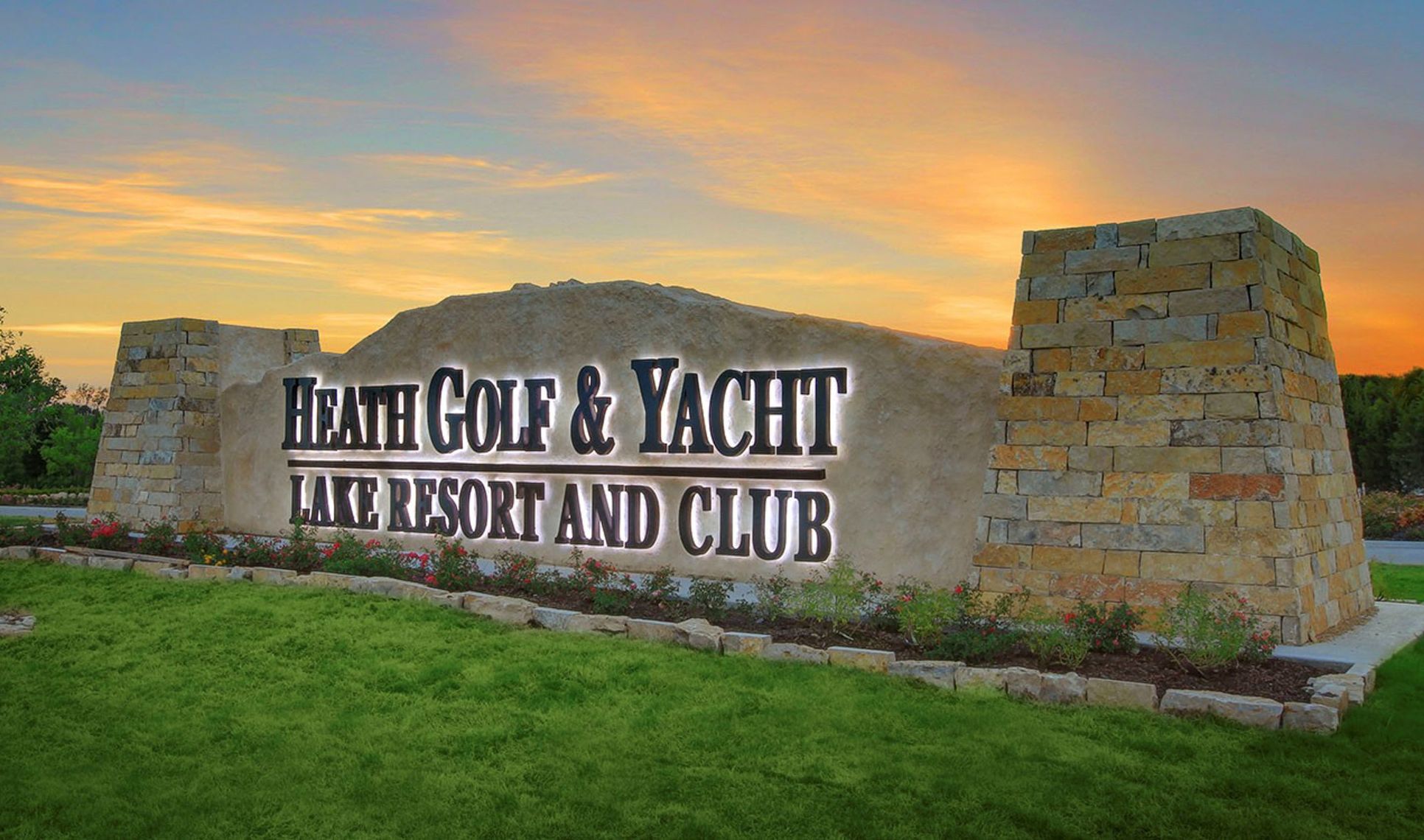HeathGolf&Yacht-Amenities_Signage-Sunset2