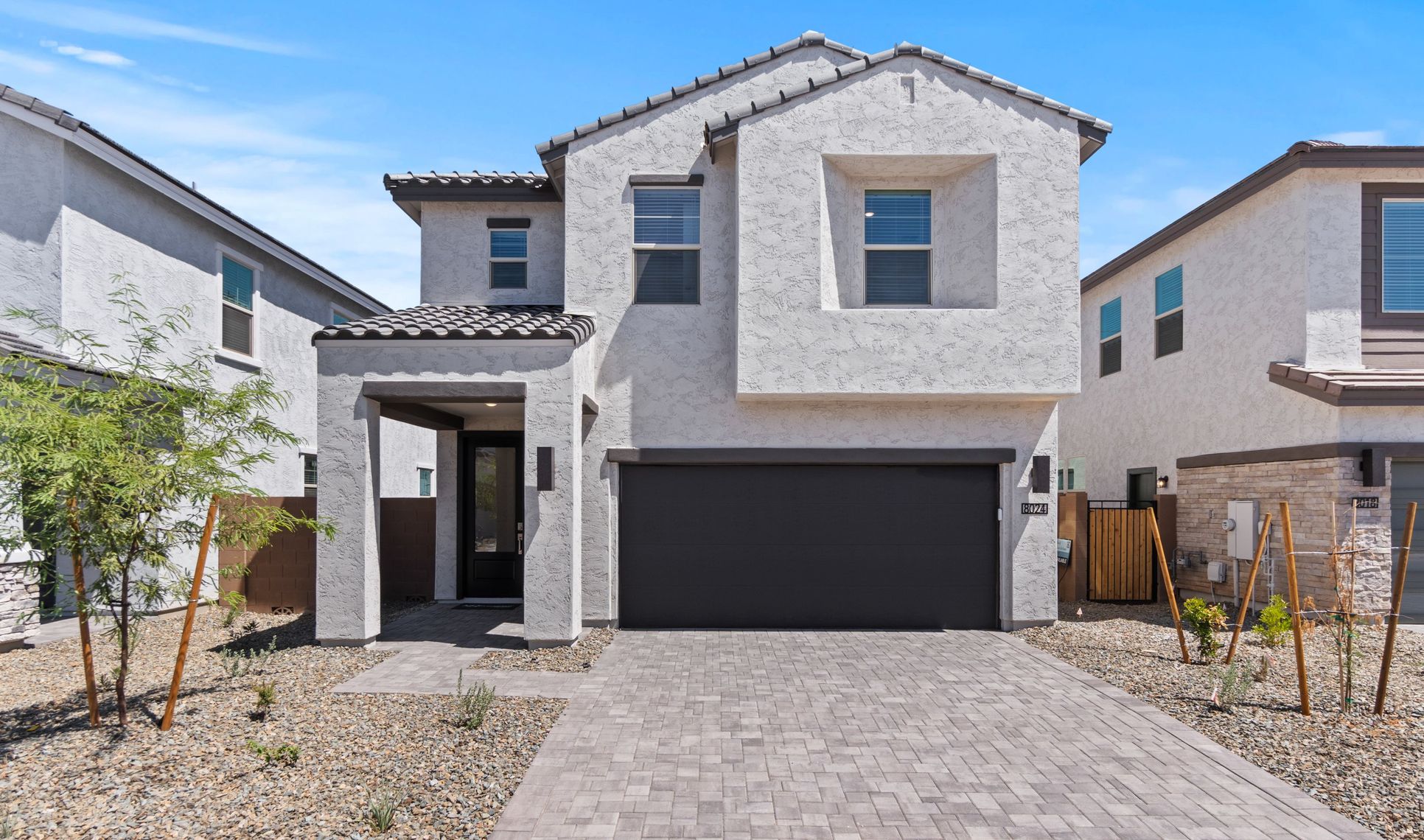 Exterior:Avalon Spanish UA