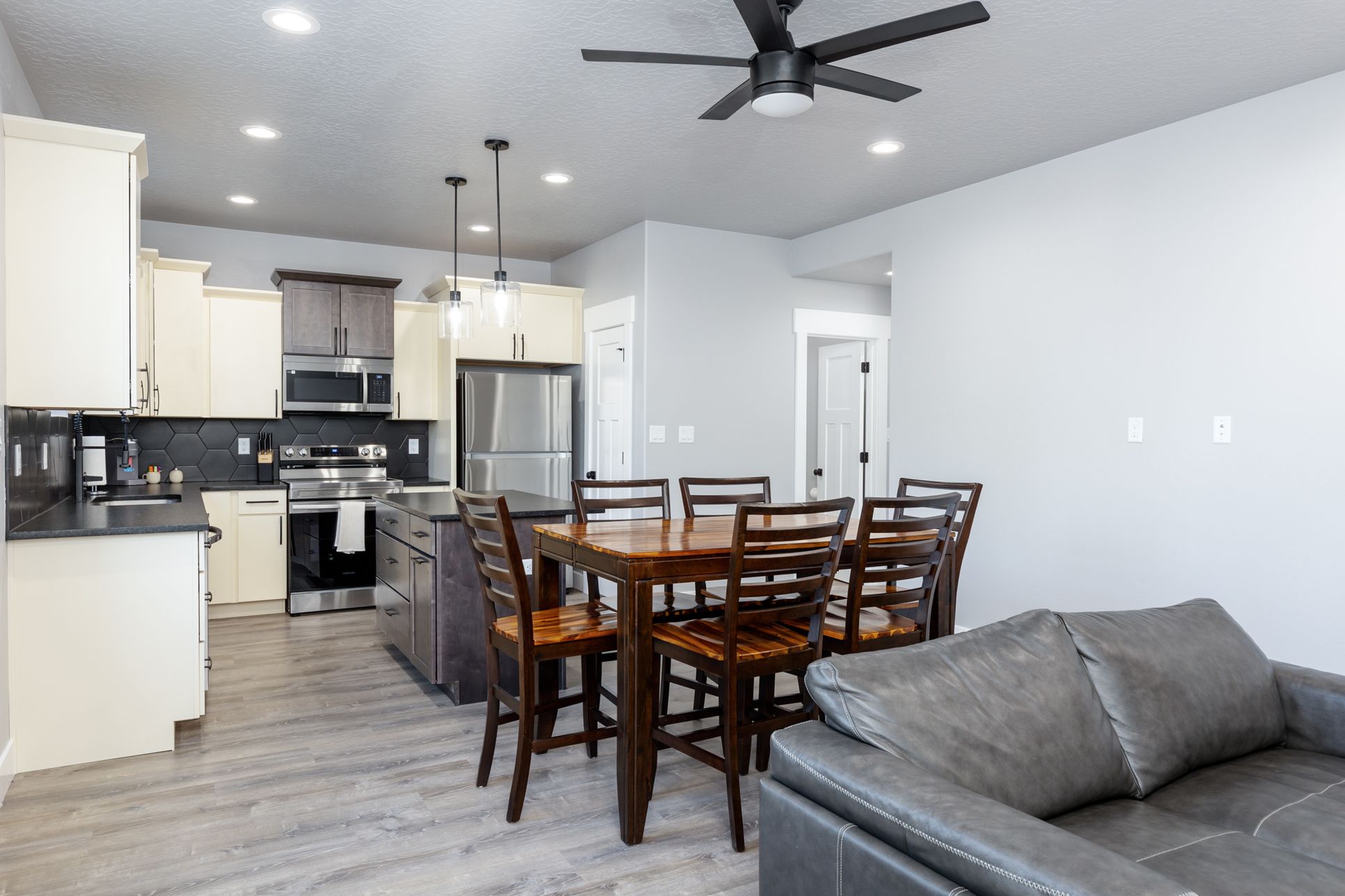 UnitA Dinning:One of the funished townhome