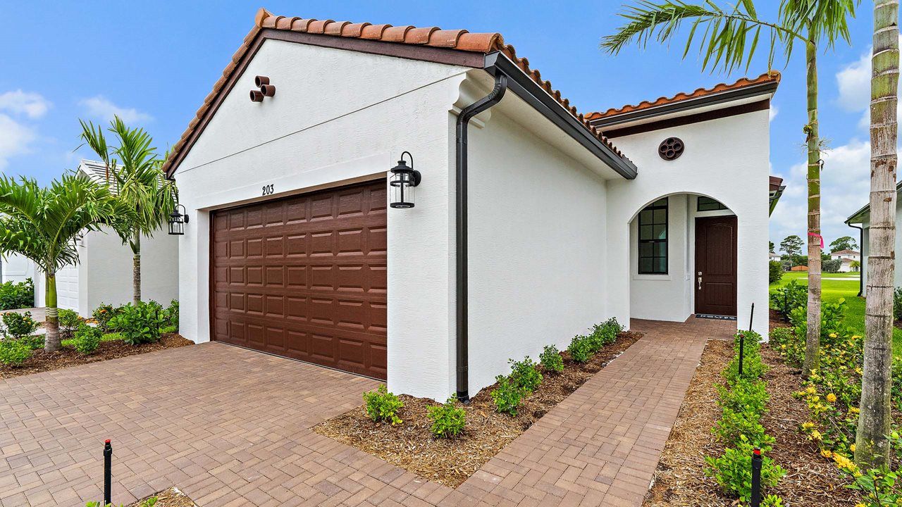 Exterior:Caroline Model | Front Exterior