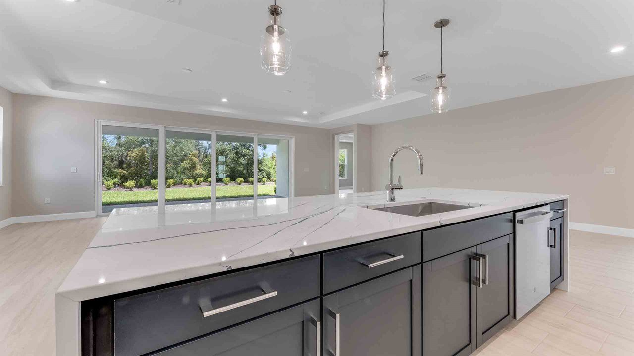 Exterior:Laura Model | Kitchen