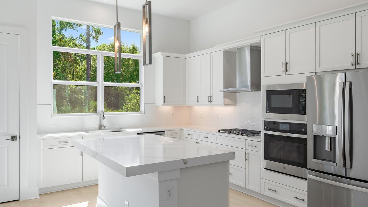 Exterior:Beverly Model | Kitchen