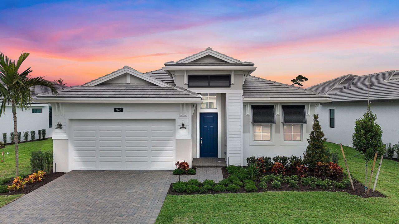 Exterior:Julia Model | Front Exterior