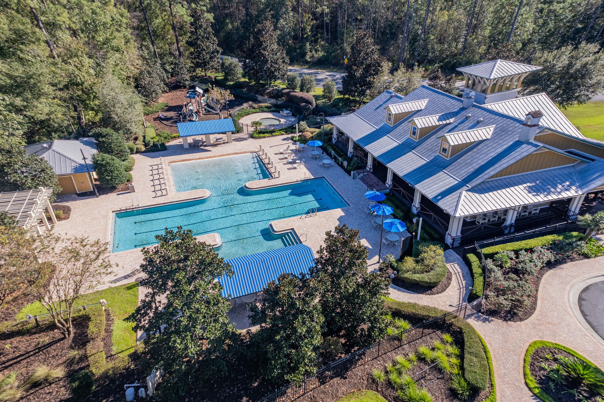Image of the Winding River community pool