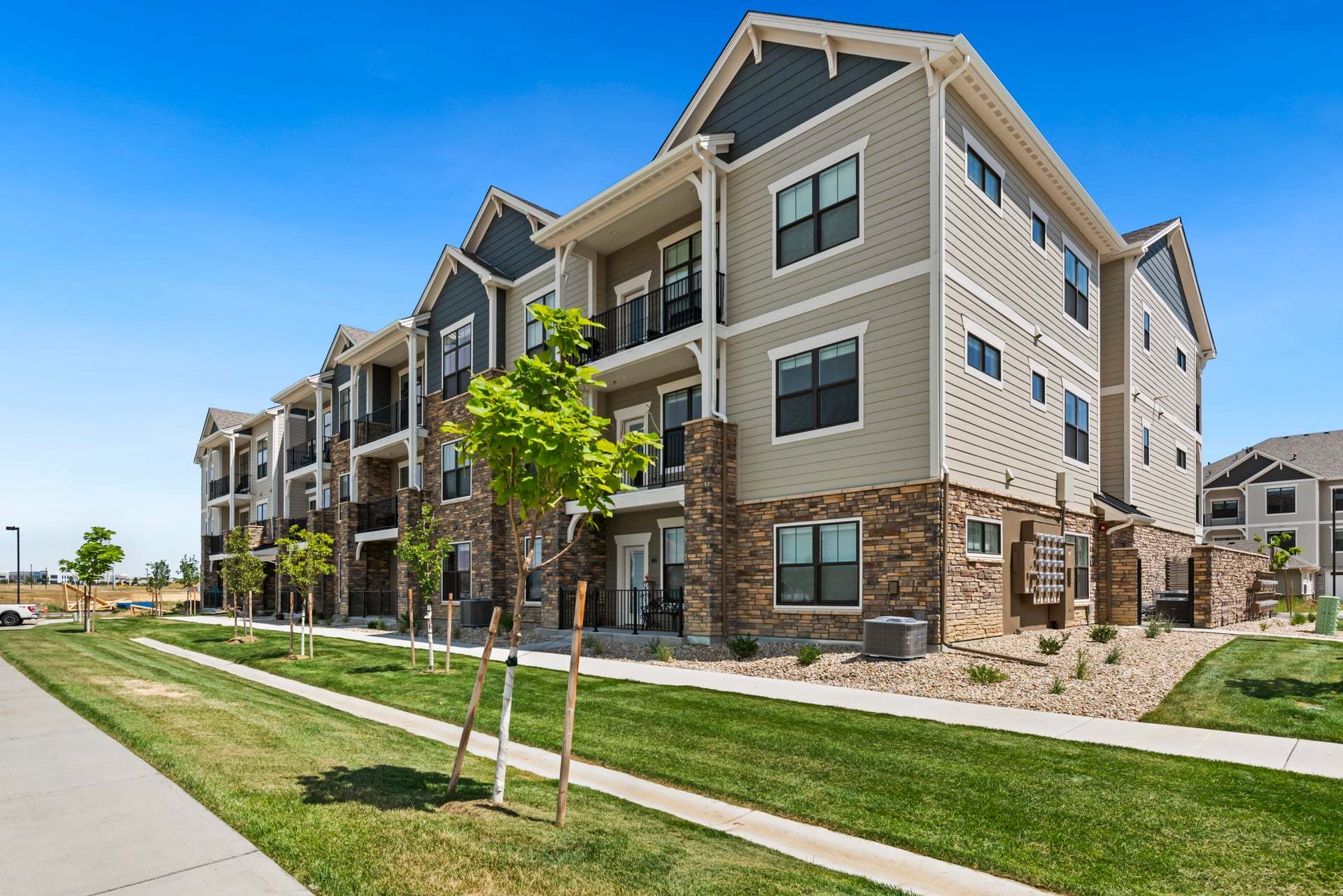 Exterior:Centerra Cambridge Exterior