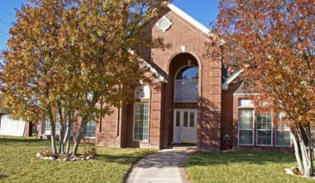 Larry Hughes Builders Custom Home,79119