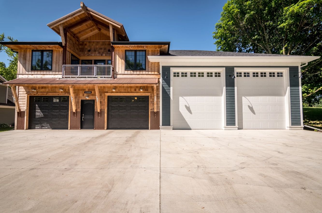 Lee Custom Homes,51360