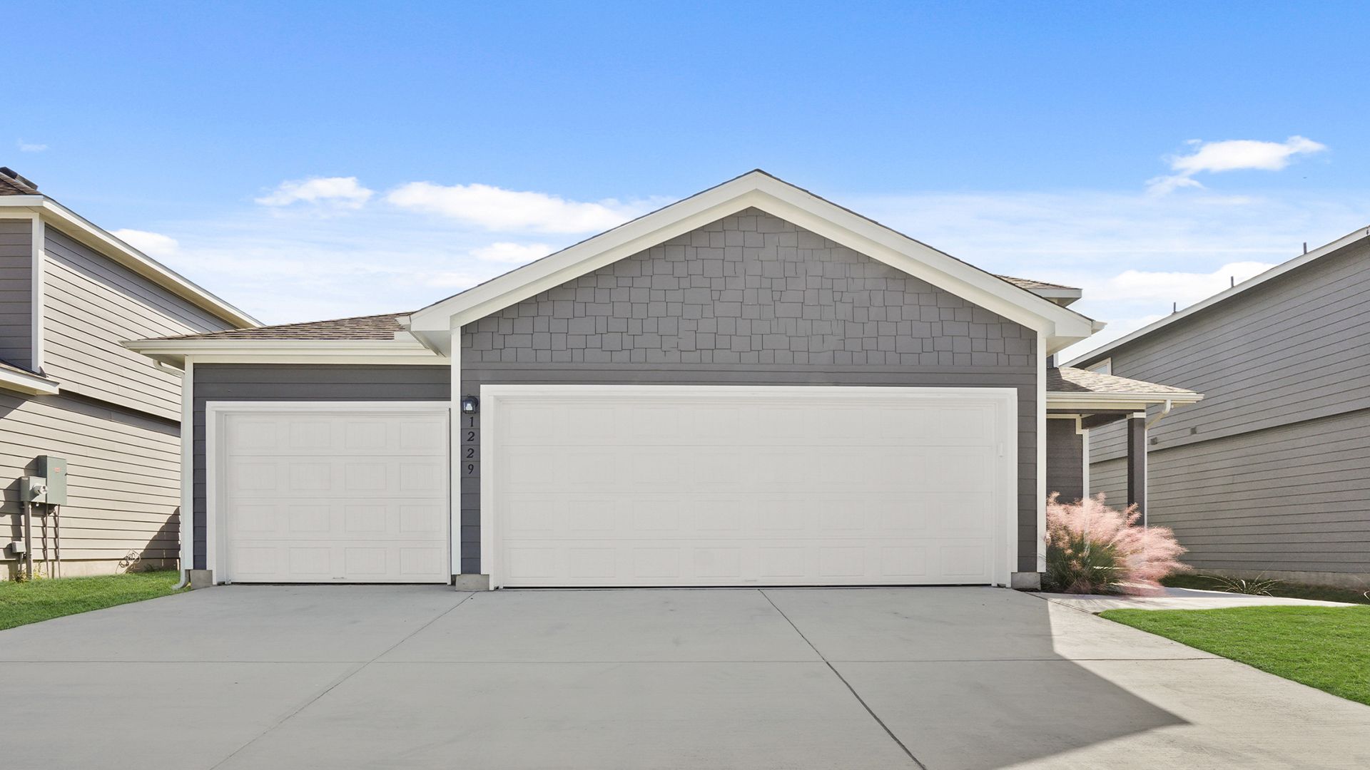 1229 Marvin Grv Seguin TX 78155 2.jpg:Exterior