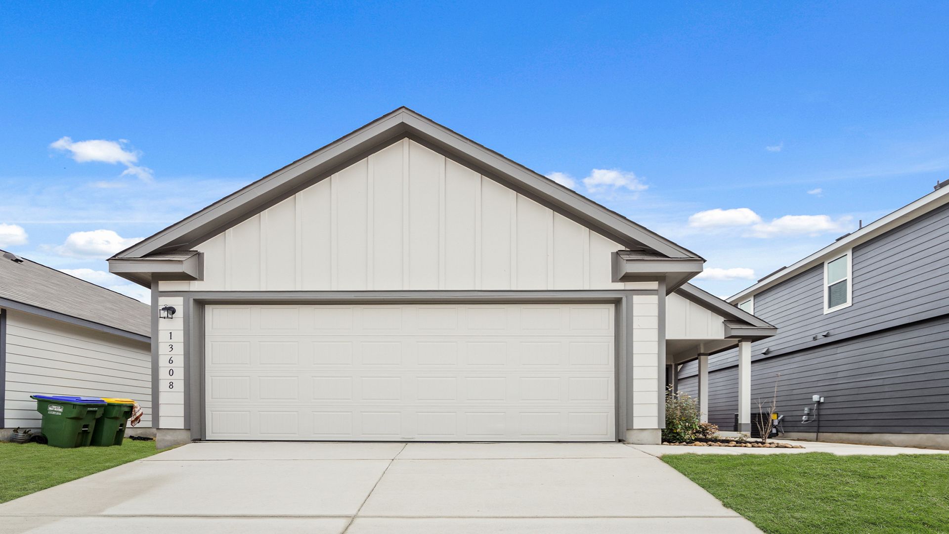 13608 Helton Pass St Hedwig TX 1.jpg:Exterior