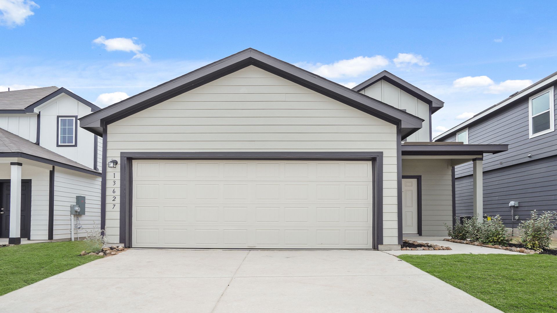 13627 Helton Pass St Hedwig TX 1.jpg:Exterior