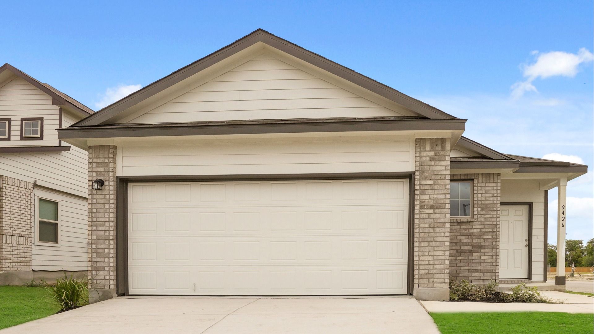 1500 A SML.jpg:Exterior