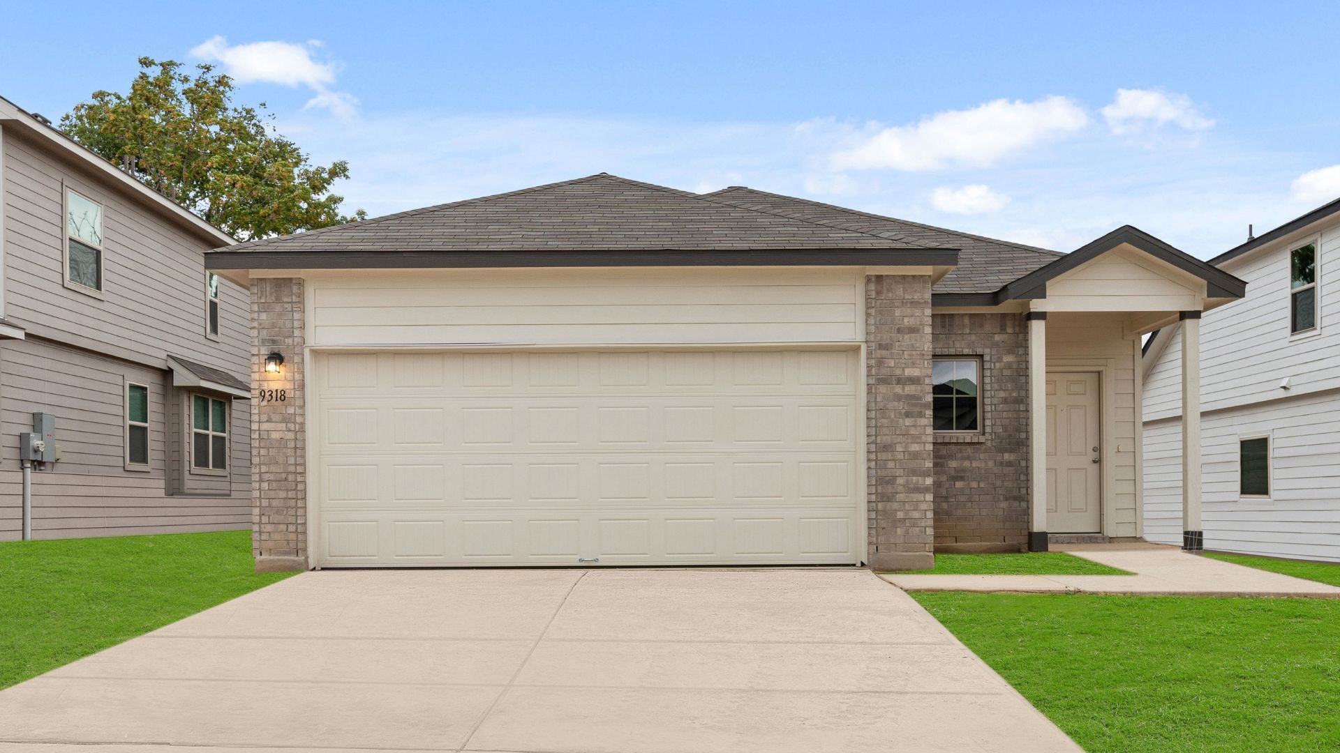 1500 B SML.jpg:Exterior
