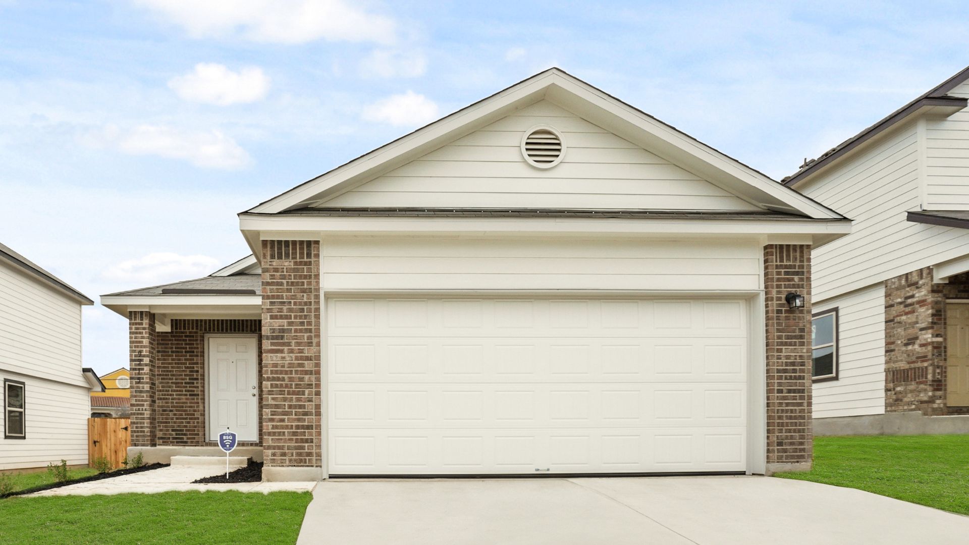 Charlotte_381_C.jpg:Exterior