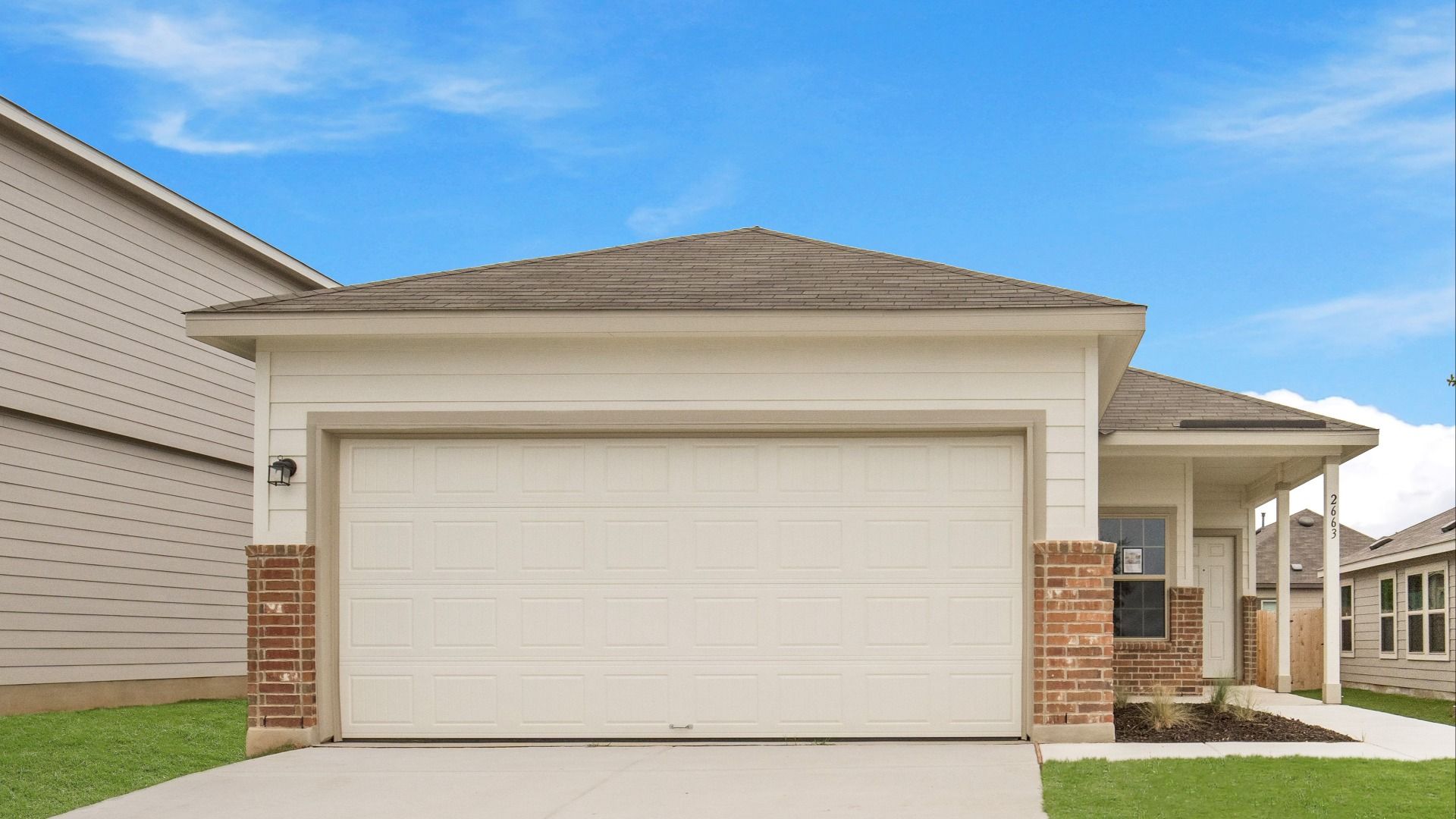 1394 D sml.jpg:Exterior