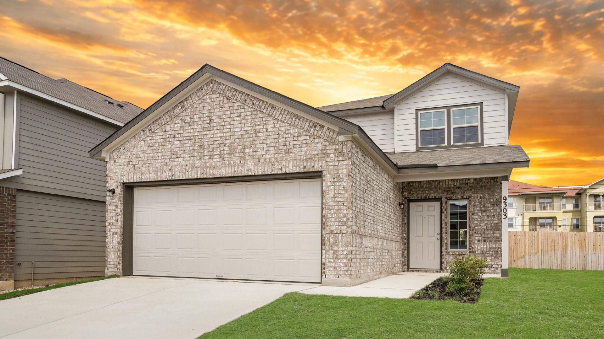 Brenham_1676_B.jpg:Exterior