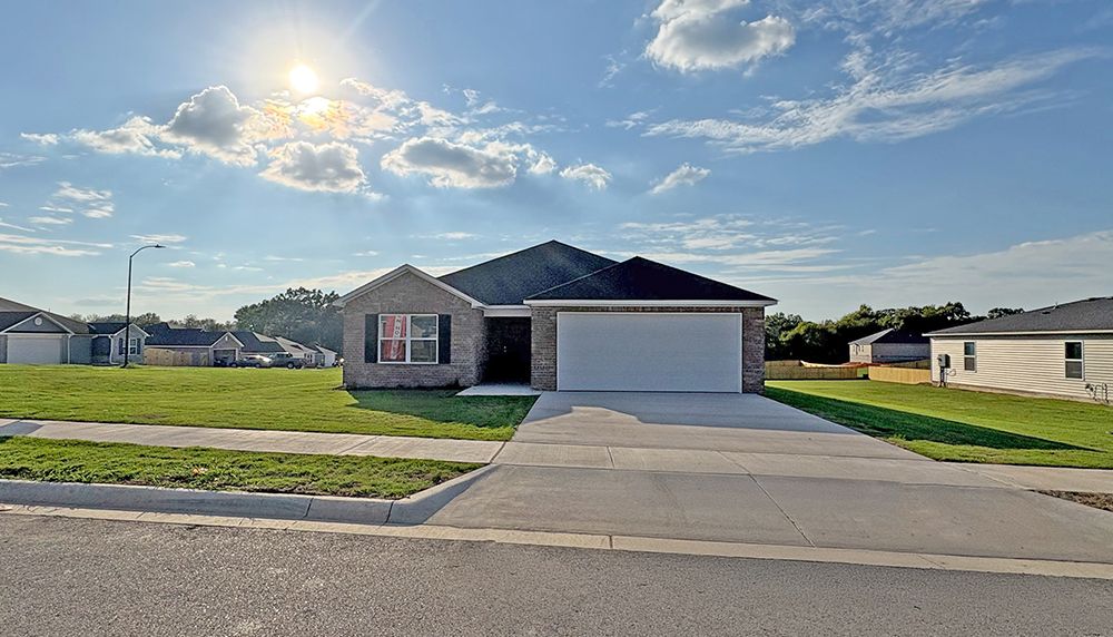 Exterior:3610 N JR Martin 0057 Castlewood RC Roselyn WEB