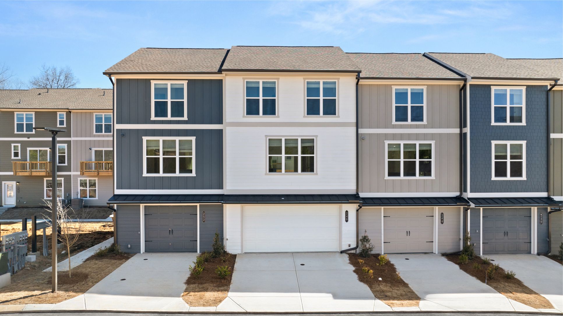 Exterior:Asbury Oak HS 108 007 res 7