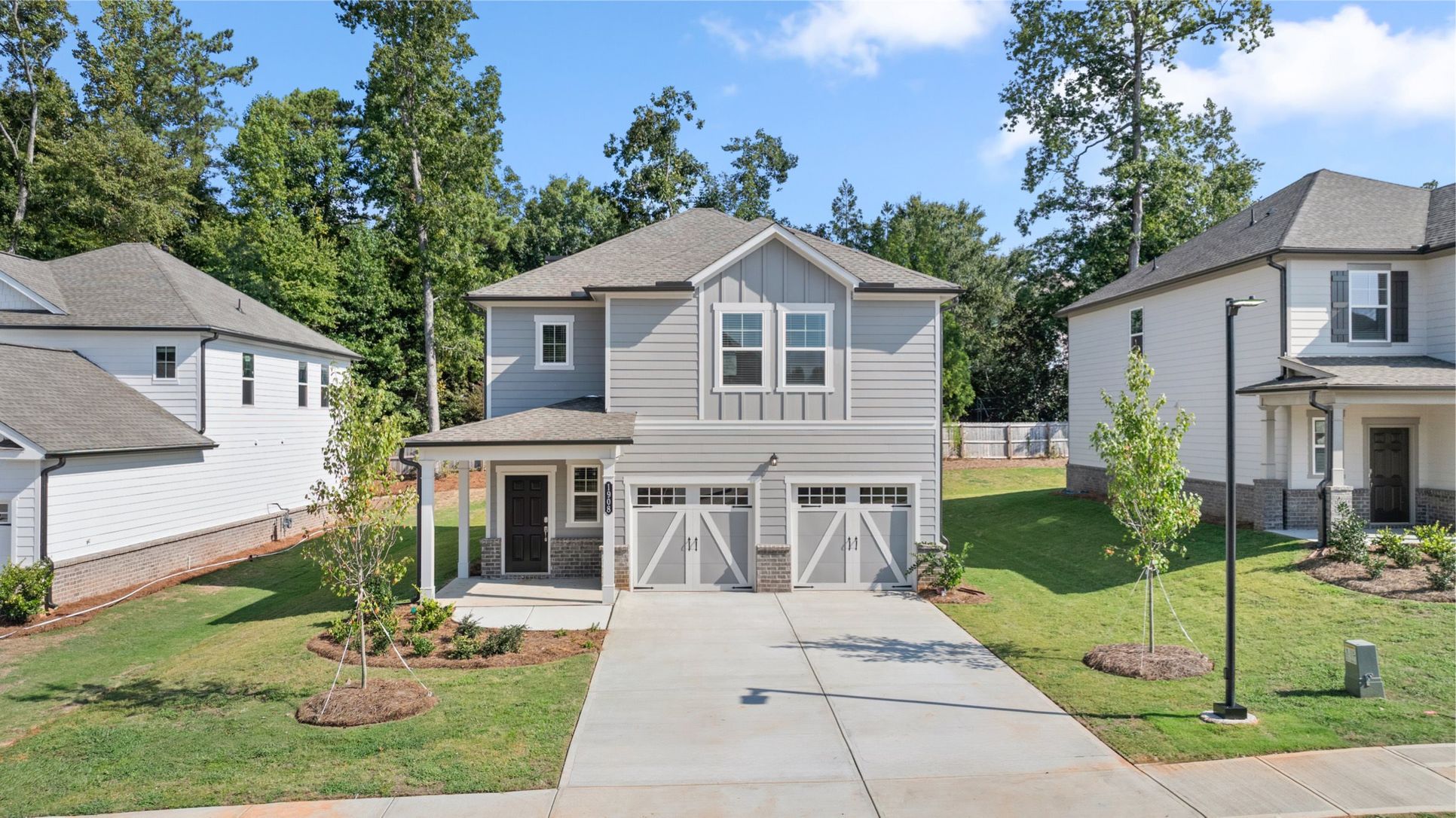 Exterior:Millers Pointe HS 22 001 res 1