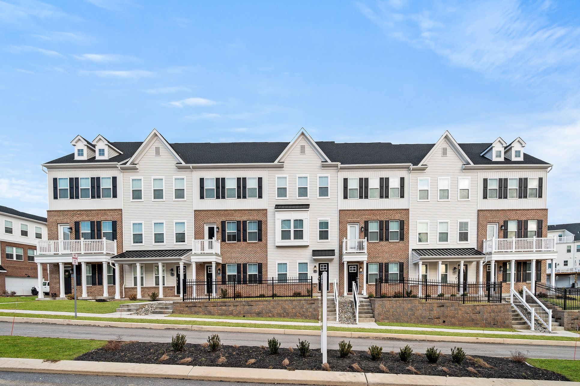 Exterior:River Pointe V1 Beautiful Shots 08