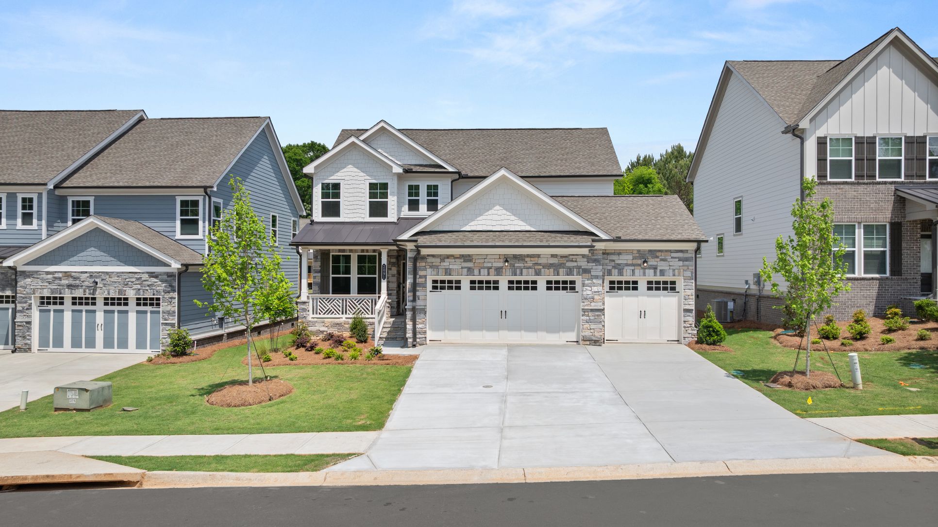 Exterior:Willow Creek HS G009 001
