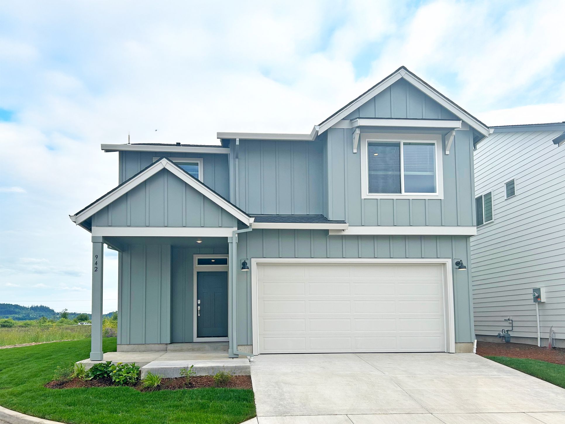 Exterior:Meadowview Cypress H S16