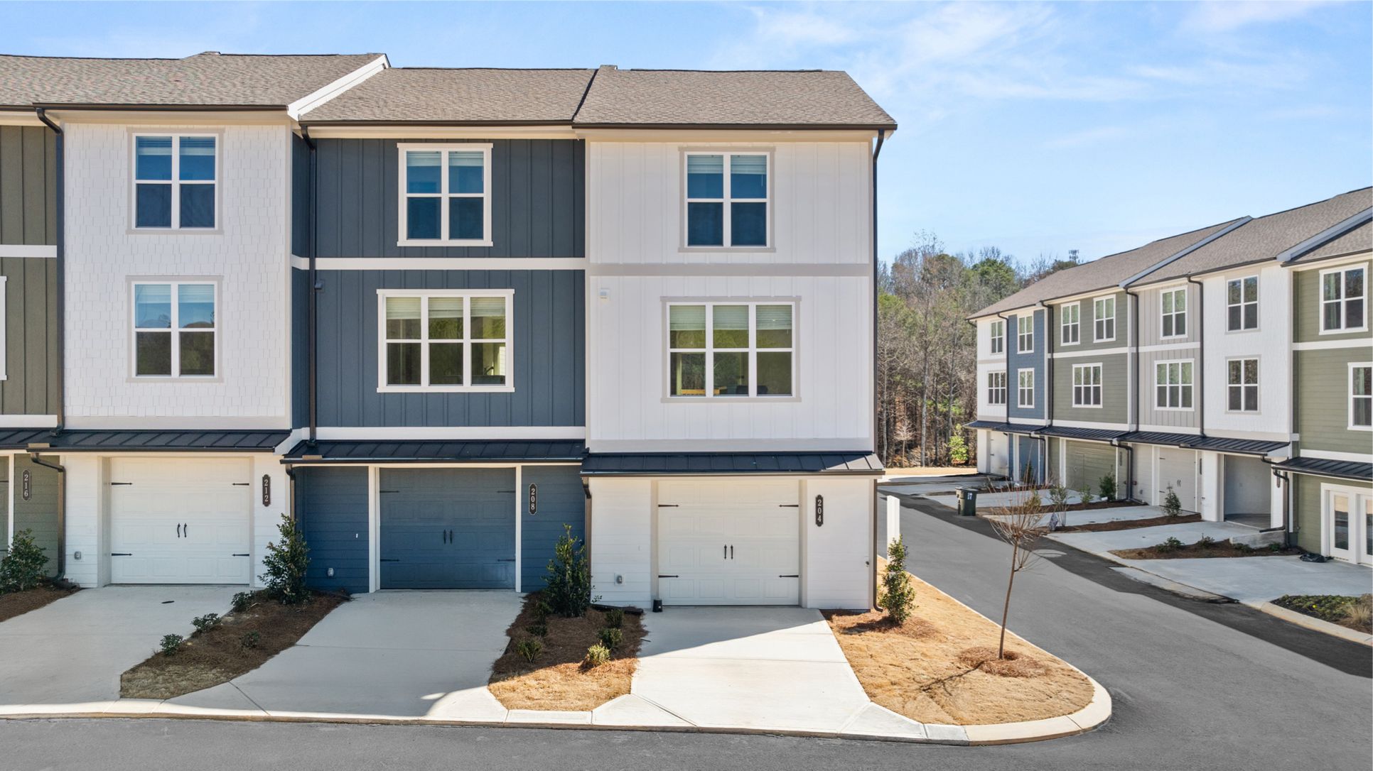 Exterior:Asbury Oak HS 94 005 res 5