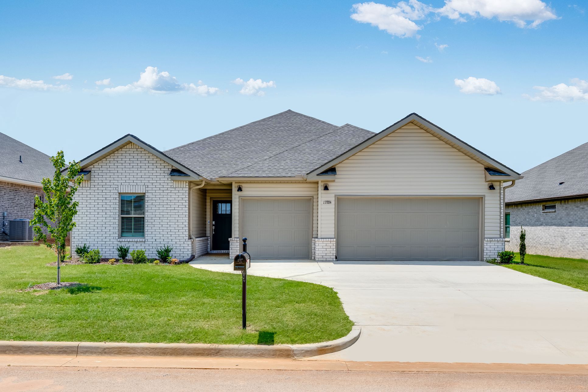 Exterior:Whispering Pines Tivoli II 16 Front Exterior 1of2